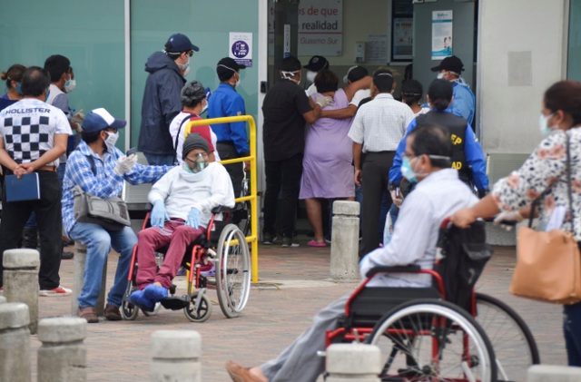 Sốc với cảnh những thi thể nạn nhân Covid-19 bị bỏ mặc trên phố ở Ecuador