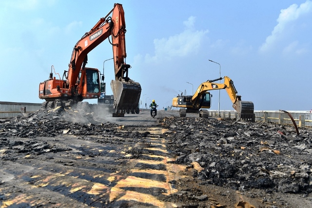 Thực hư việc trộm vật liệu tại dự án sửa mặt cầu Thăng Long
