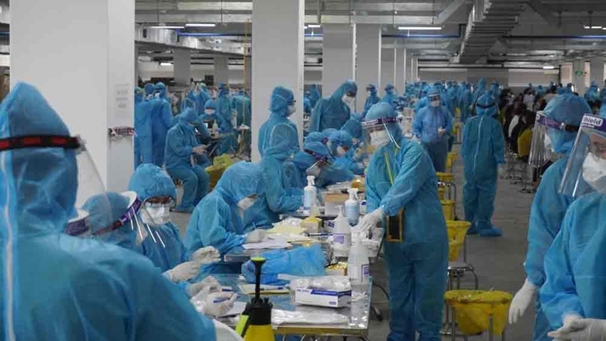 Phát hiện hơn 300 công nhân ở Bắc Giang dương tính với Covid-19, Bộ Y tế họp gấp