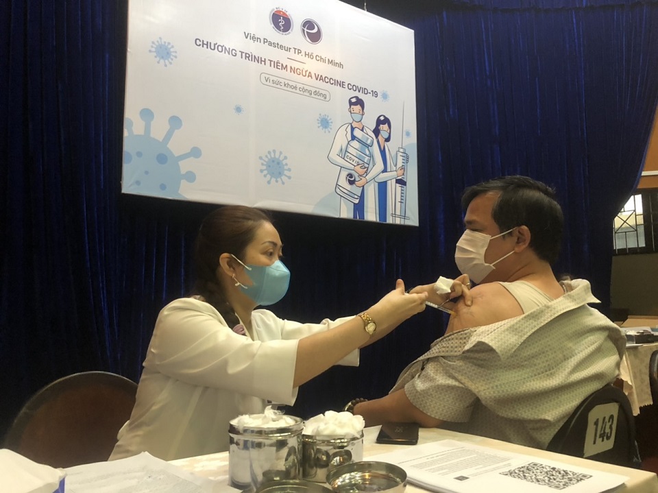 TP Hồ Chí Minh: Người nghèo được tiêm miễn phí vaccine phòng dịch Covid-19