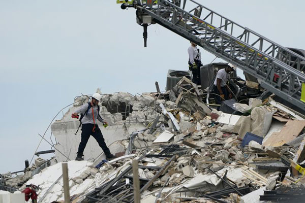 Mỹ: Gần 100 người vẫn mất tích sau vụ sập chung cư 12 tầng ở bang Florida