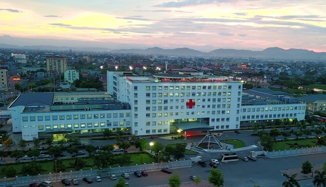Phong tỏa khoa Sản bệnh viện lớn nhất Bắc Trung Bộ