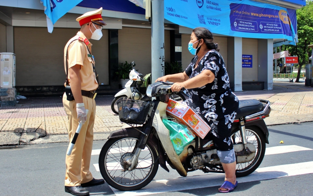 TP Hồ Chí Minh: Người dân ở đâu ở yên đó, tất cả sẽ được “đi chợ hộ”