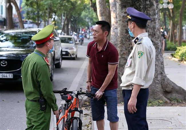 Ai cũng tìm mọi lý do để ra đường, việc chống dịch sẽ thất bại