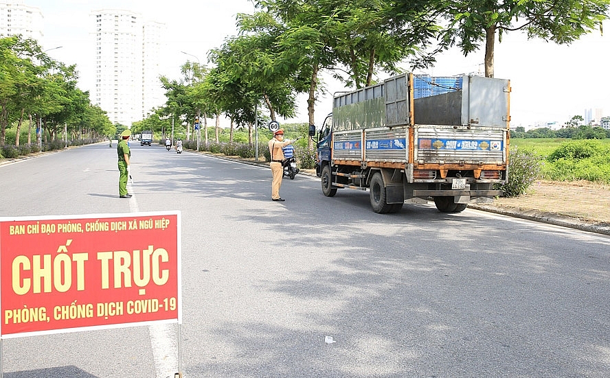 Người dân Thủ đô siết chặt tay nhau trong thời điểm 