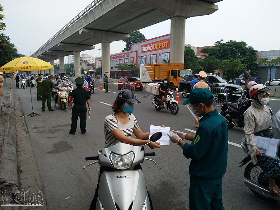 Hà Nội: Giải quyết các điểm ùn tắc, tích cực tuyên truyền về giấy đi đường