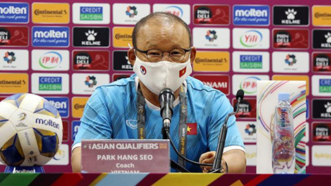Huấn luyện viên Park Hang-seo nhận trách nhiệm sau trận thua sát nút 2-3 trước Trung Quốc