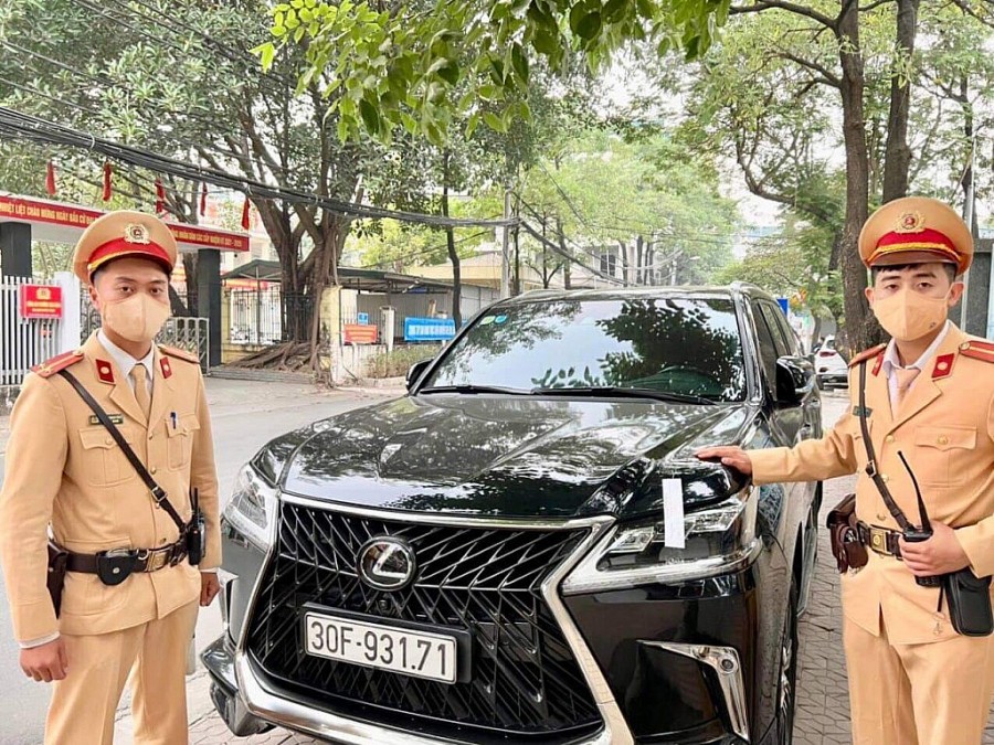 “Phù phép” để xe siêu sang nhập lậu lưu thông bằng biển số “giả”