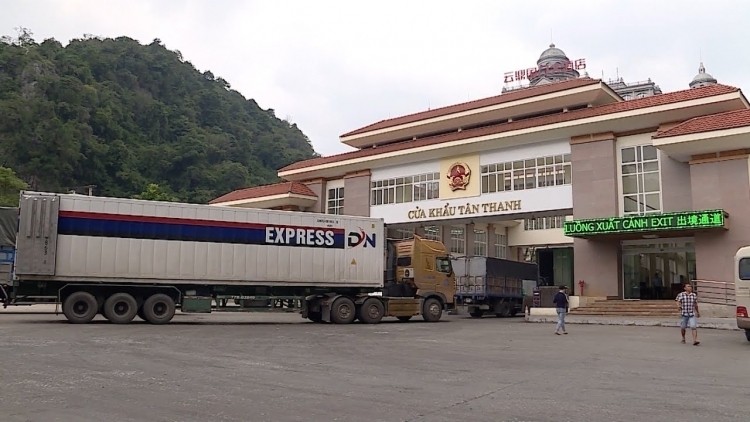 Lạng Sơn tạm dừng tiếp nhận xe chở hoa quả tươi lên cửa khẩu từ ngày 16/2