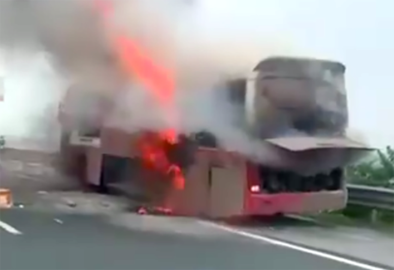 Thông tin ban đầu vụ xe khách giường nằm cháy rụi trên cao tốc Pháp Vân - Cầu Giẽ