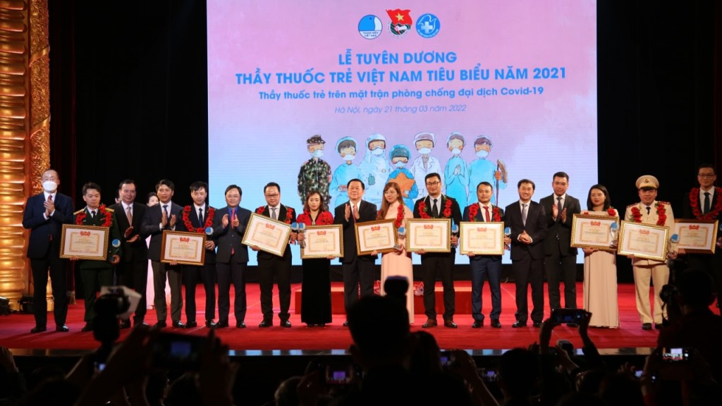 Vinh danh 10 thầy thuốc trẻ Việt Nam tiêu biểu năm 2021
