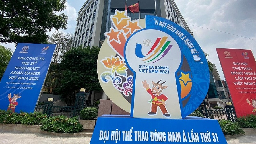 Phố phường Hà Nội “khoác áo mới” đón SEA Games 31