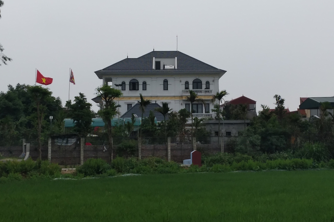 Ứng Hòa, Hà Nội: Một biệt thự có dấu hiệu xây dựng sai quy hoạch trên 16 ô đất đấu giá