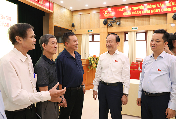 Chủ tịch HĐND Thành phố Nguyễn Ngọc Tuấn tiếp xúc cử tri quận Hoàn Kiếm