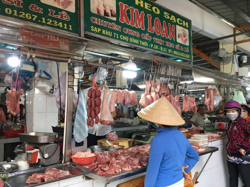 TP Hồ Chí Minh: Giá rau, thịt tại các chợ vẫn ở mức cao