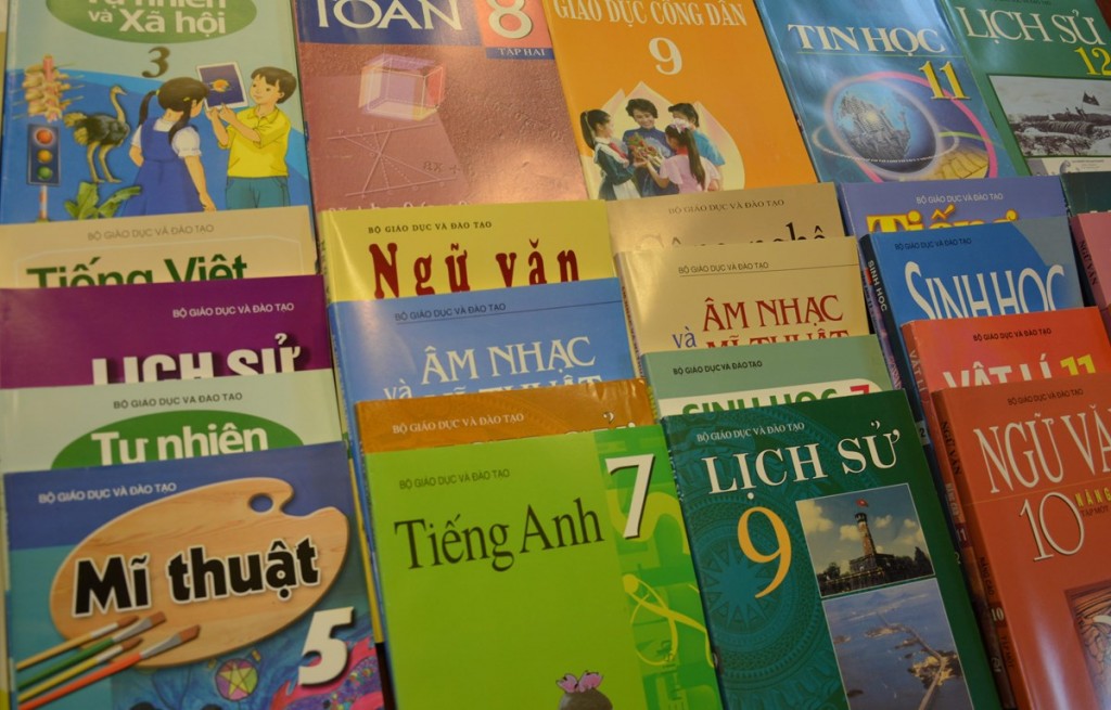 Thanh tra, kiểm tra việc biên soạn, phát hành, mua và sử dụng sách giáo khoa