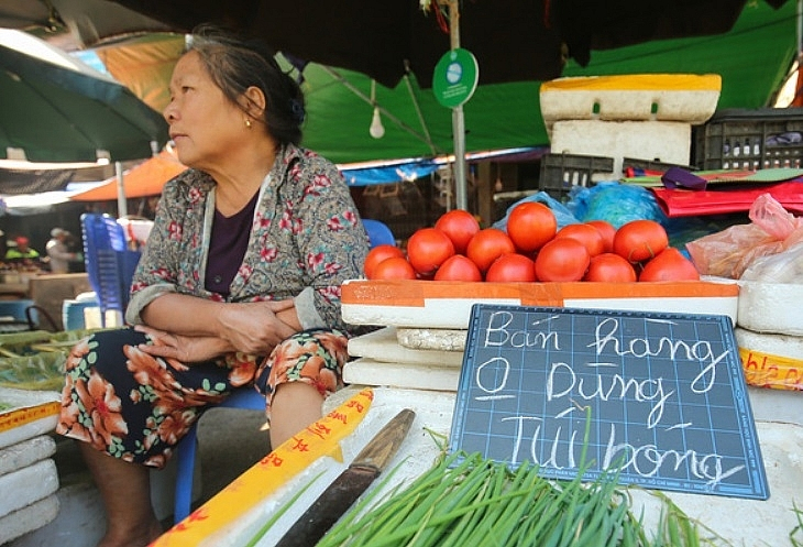 Hà Nội: Phấn đấu 100% các chợ truyền thống không sử dụng túi nilon khó phân hủy