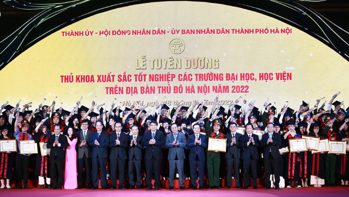 Tuyên dương 98 Thủ khoa xuất sắc các Trường Đại học, Học viện trên địa bàn Thủ đô