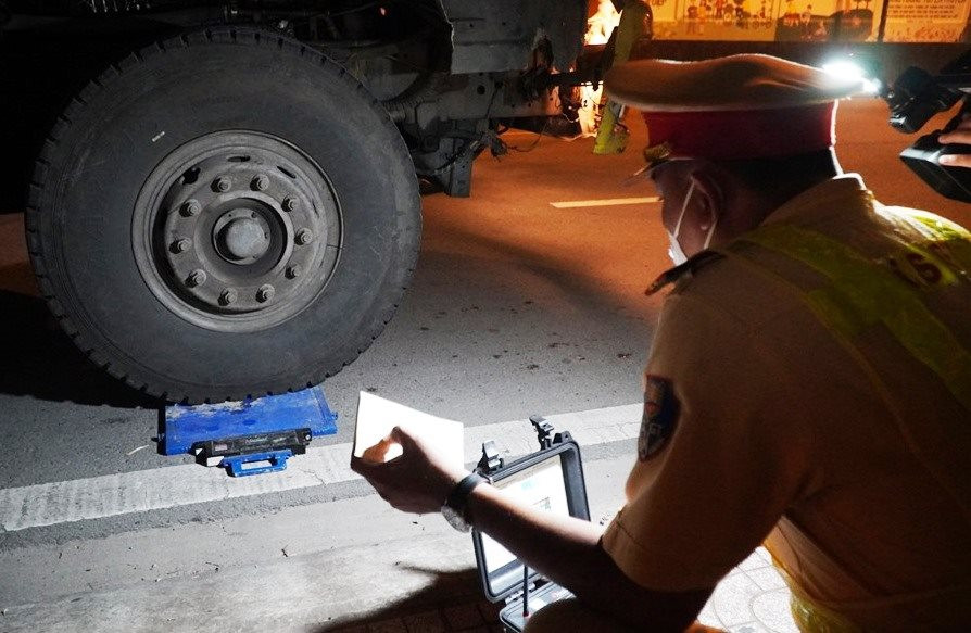 TP Hồ Chí Minh: Chính thức thí điểm cân tự động để xử lý xe quá tải