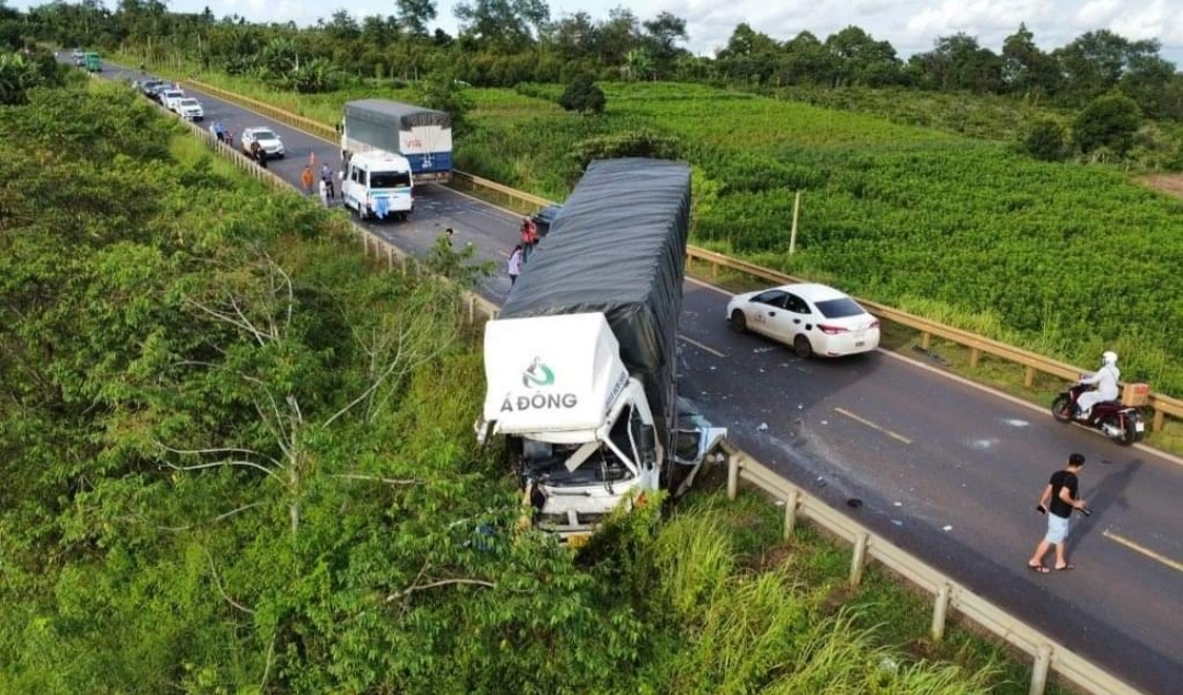 Đắk Lắk: Khởi tố tài xế xe tải tông xe khách khiến 13 người thương vong