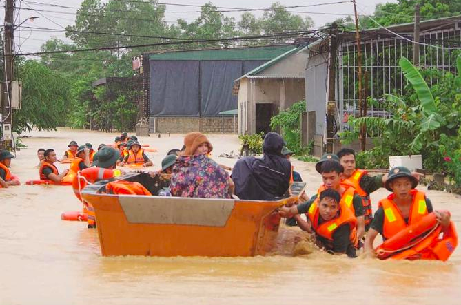 Mưa lớn kéo dài, hơn 60 huyện miền Trung, Tây Nguyên cảnh báo nguy hiểm