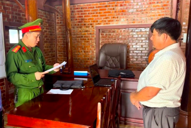 Khai thác trái phép gần 9.000m3, cát một giám đốc doanh nghiệp ở Quảng Bình bị khởi tố, bắt giam
