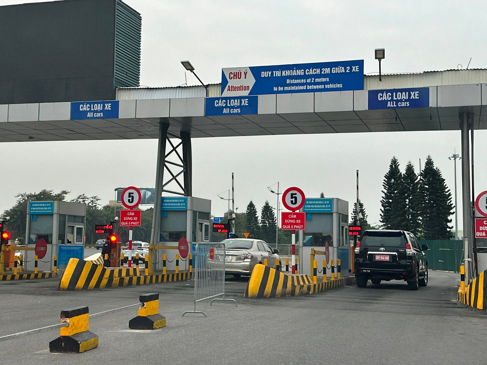 Thu phí không dừng ô tô ra vào 3 sân bay trước Tết Nguyên đán