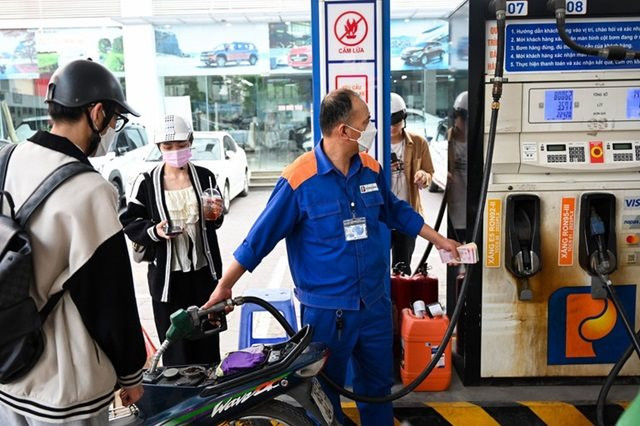 Giá bán lẻ xăng, dầu đồng loạt giảm