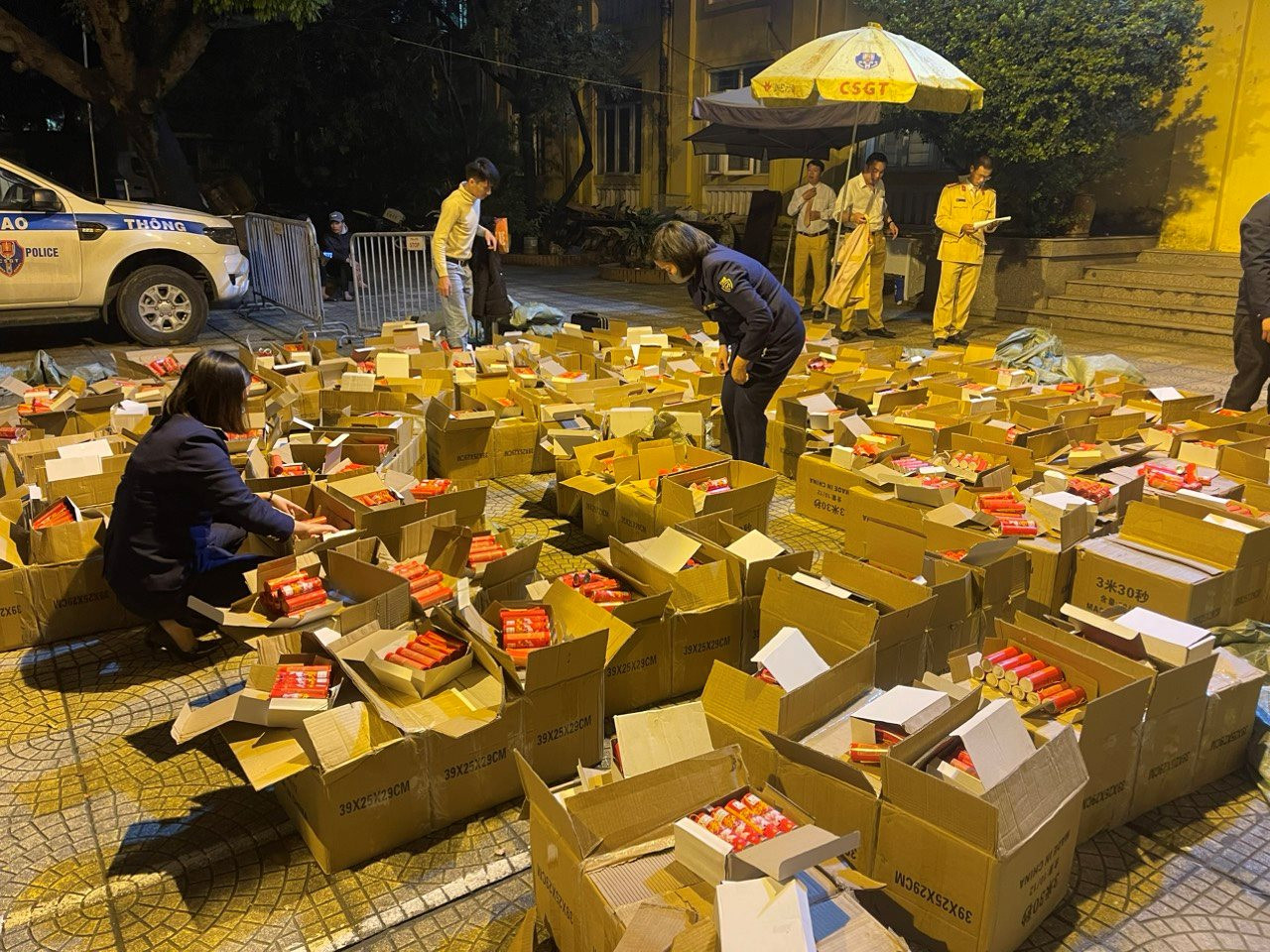 Hà Nội: Tạm giữ 18.360 sản phẩm nghi là pháo