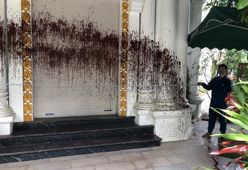 Hà Nội: Khởi tố 2 đối tượng ném chất bẩn vào nhà Chủ tịch UBND xã để đe dọa