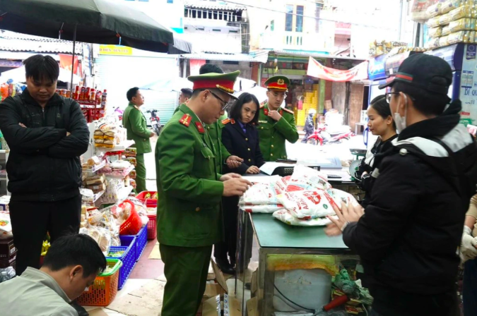 Đột kích, thu giữ hơn 3 tấn mì chính giả ở Tuyên Quang