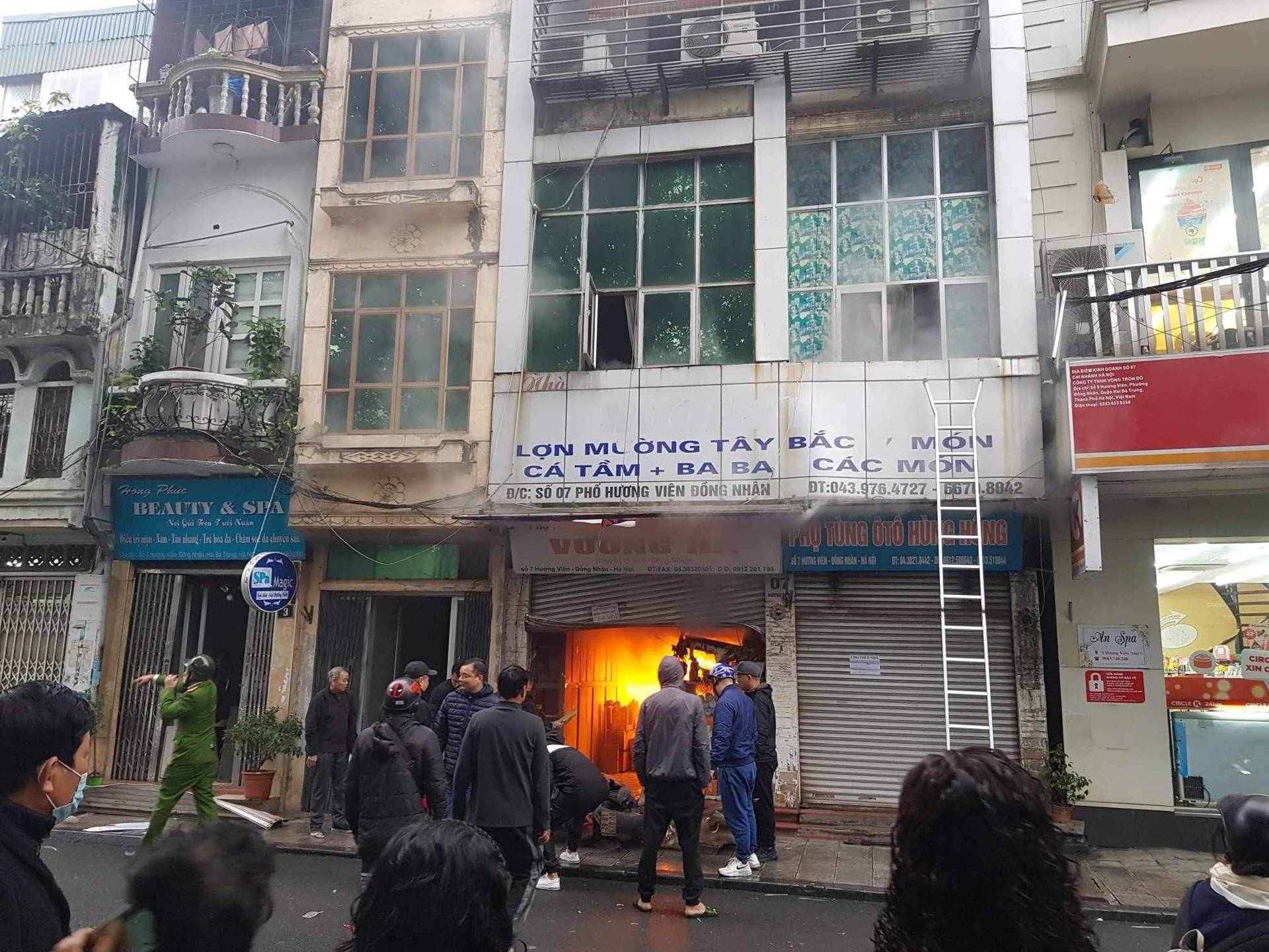 Hà Nội: Xử lý nhanh sự cố cháy nhà dân ở phố Hương Viên