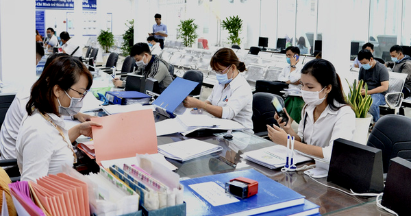 Hà Nội bãi bỏ 26 thủ tục lĩnh vực công chức, viên chức, chính quyền địa phương