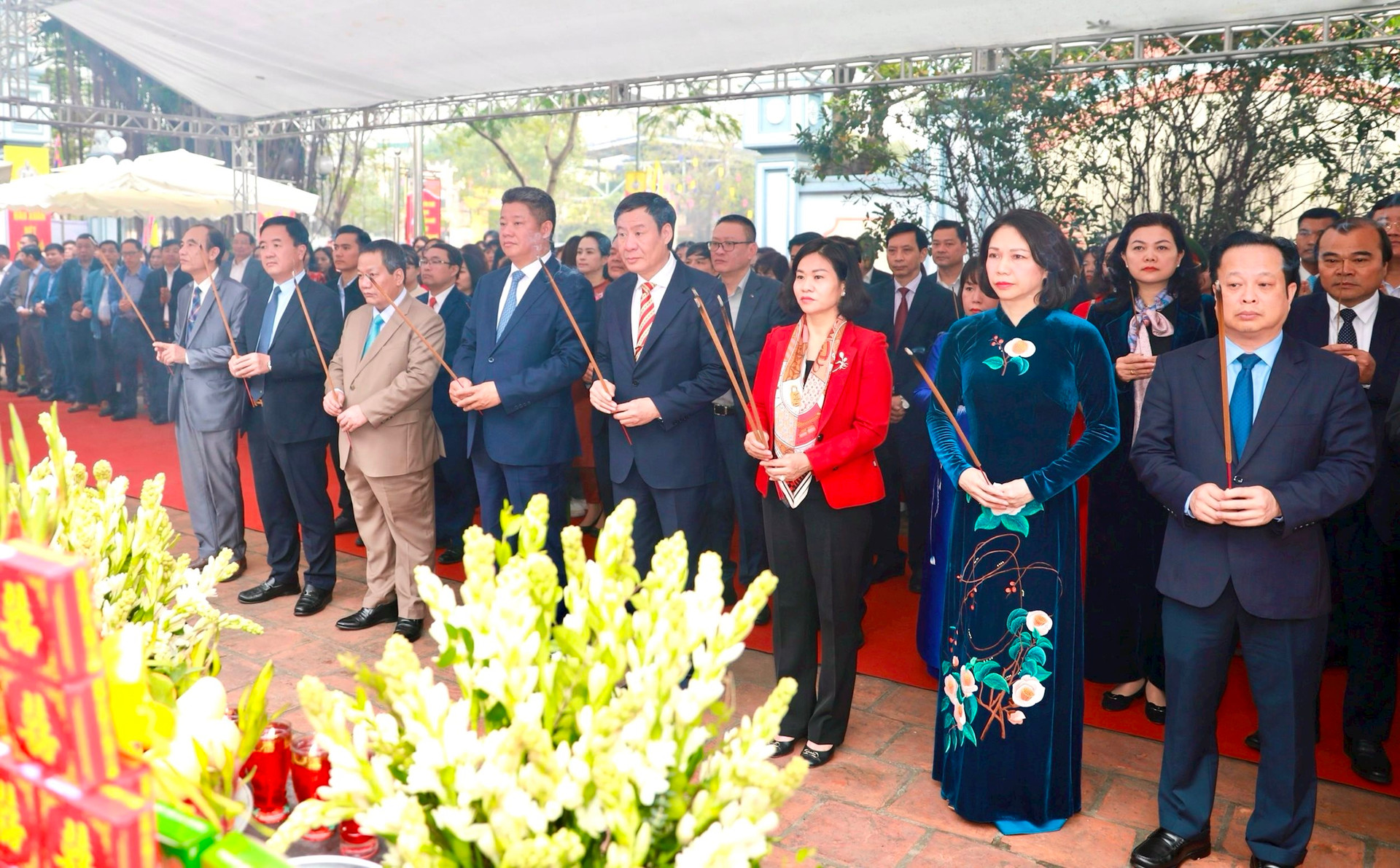 Dâng hương tưởng niệm Tiên triết Chu Văn An và khai bút Xuân Giáp Thìn tại huyện Thanh Trì