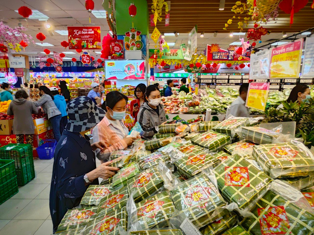 TP Hồ Chí Minh: Hàng Tết dồi dào, giá ổn định