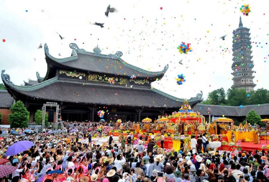 Sử dụng vé điện tử, niêm yết giá dịch vụ tại lễ hội chùa Hương 2024