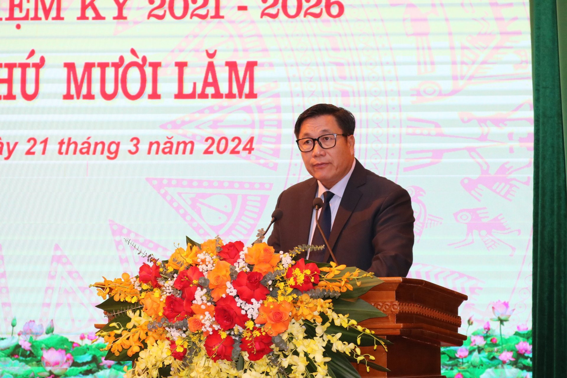 Đồng chí Phùng Ngọc Sơn được bầu là Phó Chủ tịch UBND quận Nam Từ Liêm