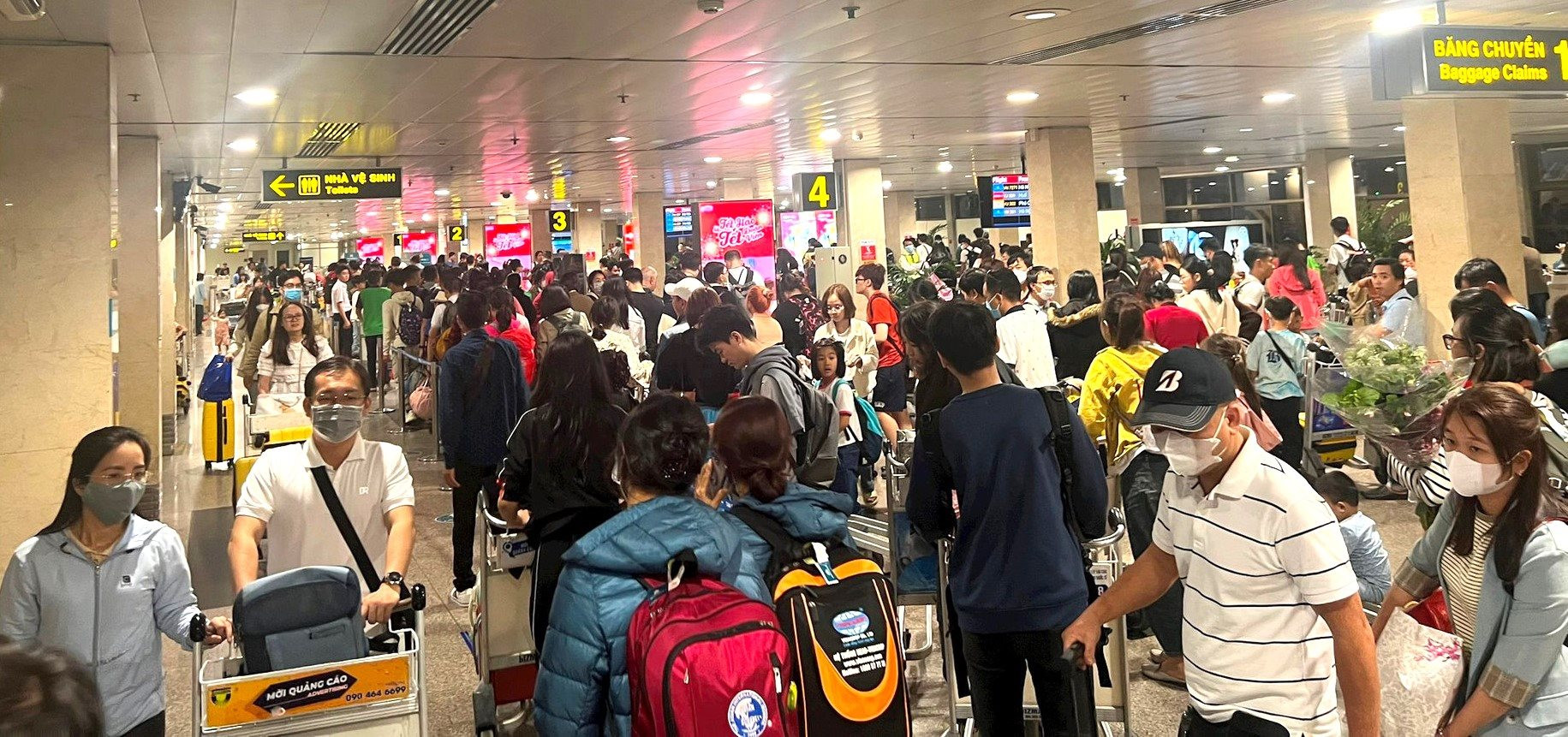 Hơn 3,8 triệu lượt khách qua sân bay Tân Sơn Nhất dịp cao điểm Tết Giáp Thìn