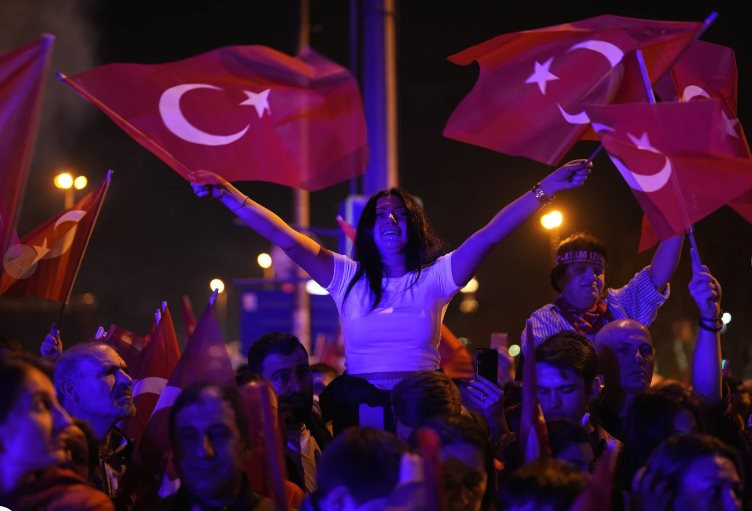 Tổng thống Thổ Nhĩ Kỳ cam kết sẽ sửa chữa những sai lầm của đảng AKP