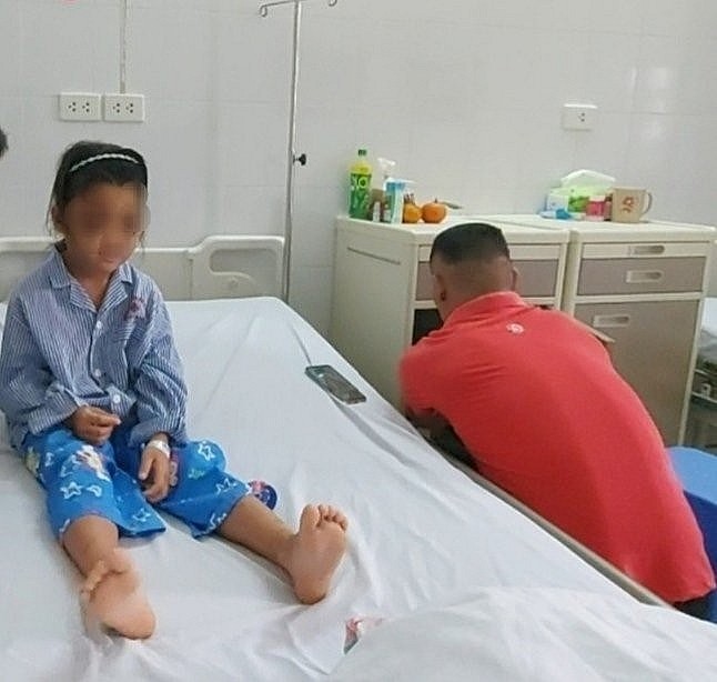 Quảng Ninh: Đình chỉ giáo viên dùng thước kẻ gõ vào đầu học sinh ở huyện Bình Liêu
