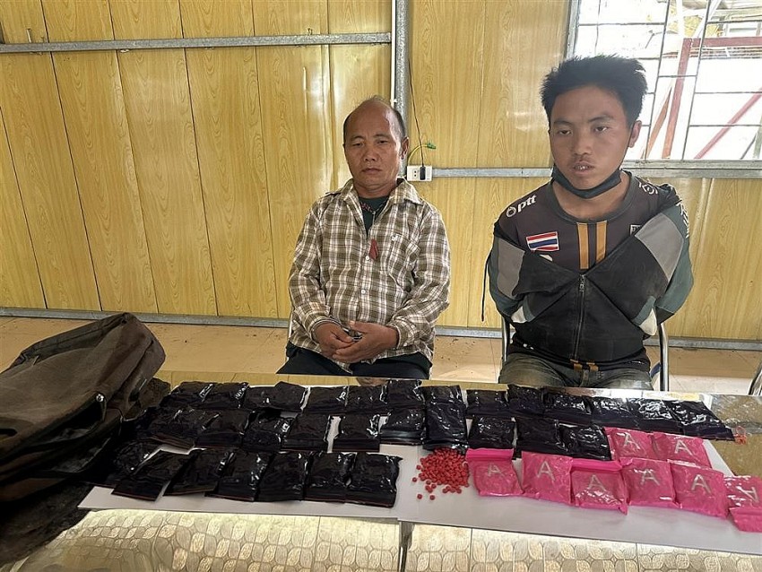Điện Biên: Bắt giữ 2 đối tượng người nước ngoài vận chuyển 8.000 viên ma túy tổng hợp