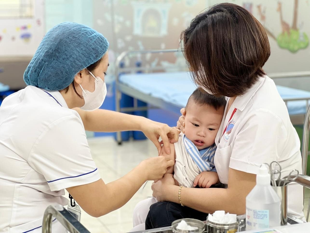 Hà Nội: Phấn đấu tiêm đủ 8 loại vắc xin cho trẻ dưới 1 tuổi trong năm 2024