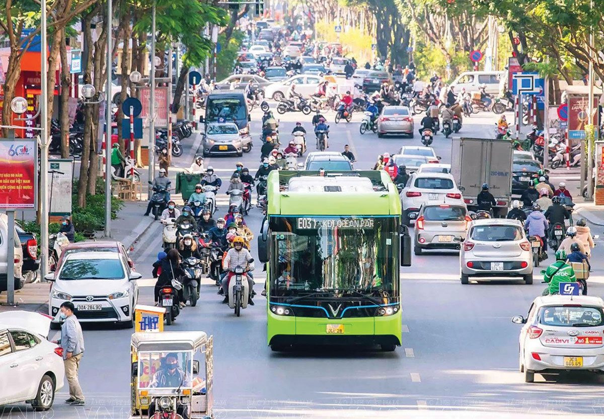 Nỗ lực “xanh hóa” xe buýt Thủ đô