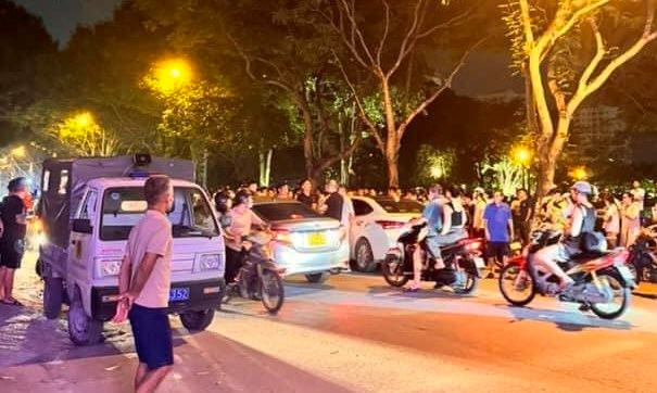 Nghi vấn cướp ô tô giữa phố ở Hà Nội