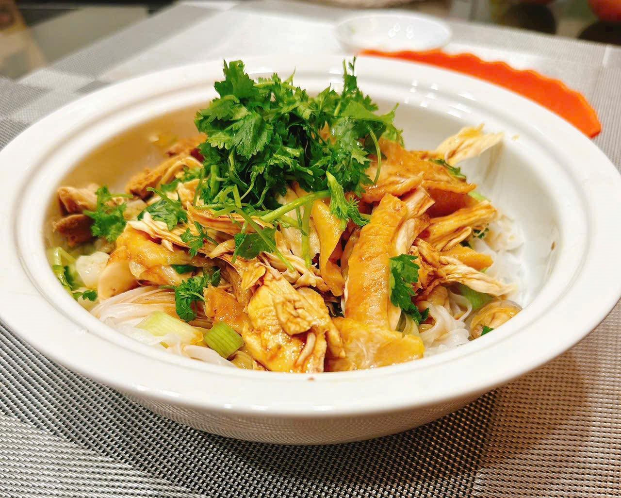 Ba món ăn Việt Nam nằm trong top 100 món trộn ngon nhất thế giới