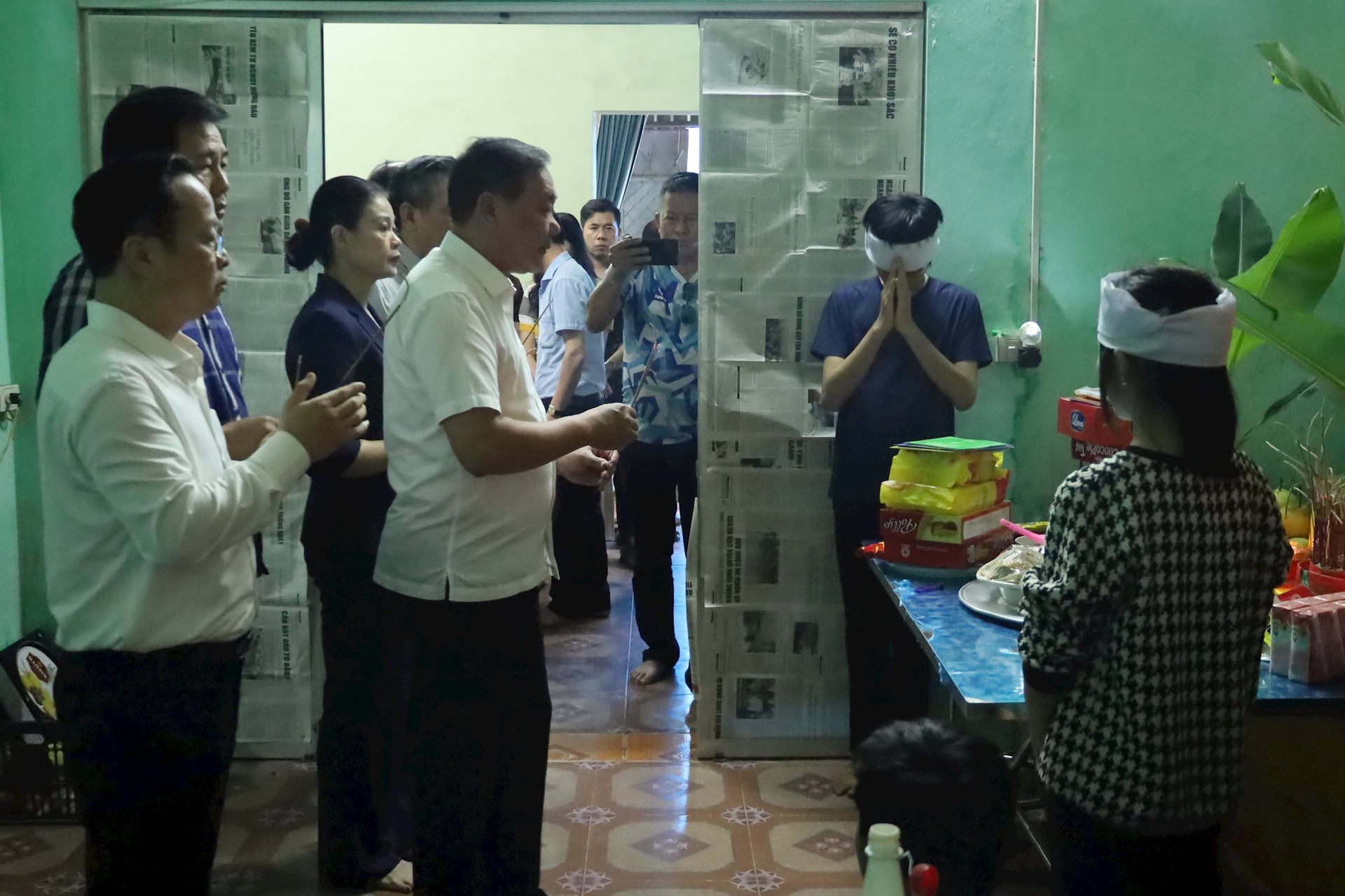 Lãnh đạo TP Hà Nội thăm hỏi gia đình nạn nhân vụ đổ tường làm 3 người ở Ba Vì tử vong