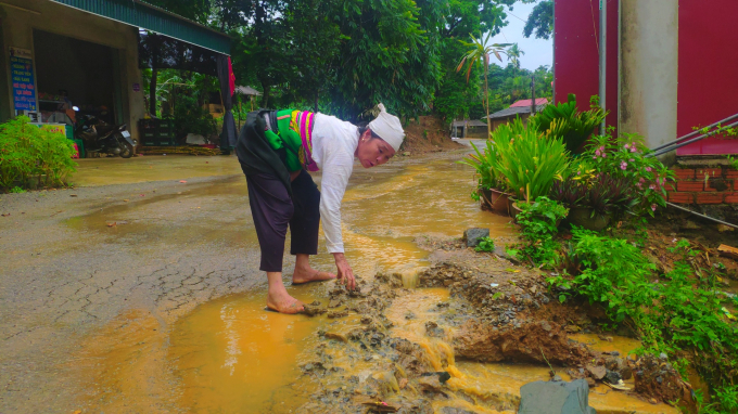 Tuyến đường 70 tỉ đồng tại huyện Ngọc Lặc vừa làm xong đã 