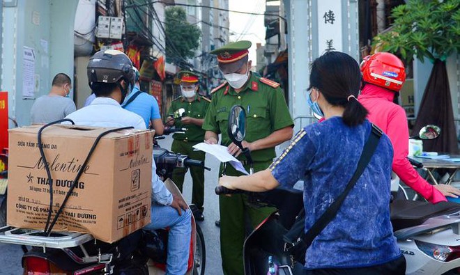 Quyết liệt, mạnh mẽ, tận dụng “thời gian vàng” để dập dịch Covid-19