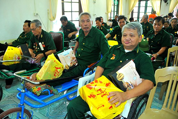 Trình Chủ tịch nước tặng quà người có công dịp kỷ niệm 77 năm ngày Thương binh - Liệt sĩ