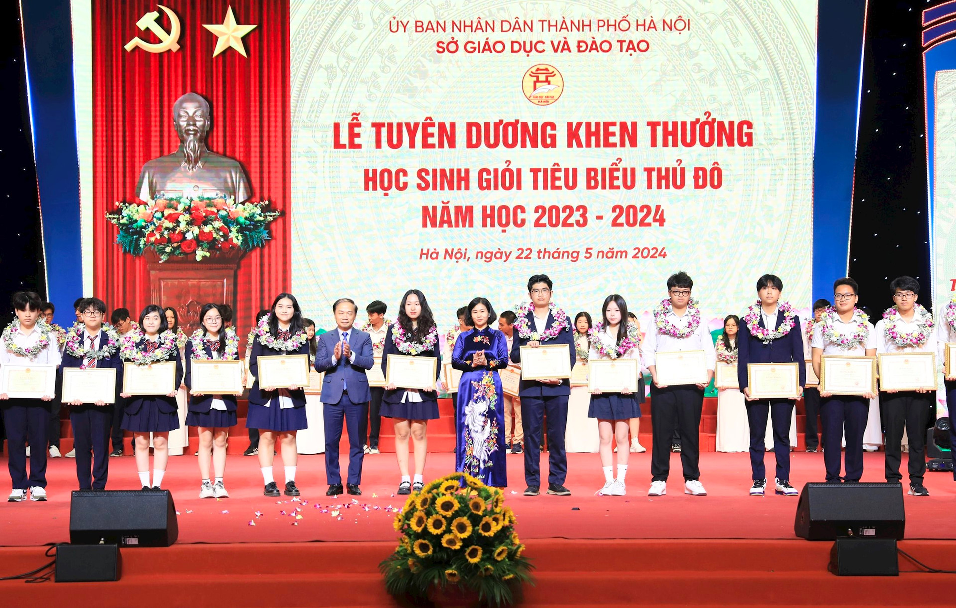 Tuyên dương 820 học sinh giỏi tiêu biểu của Thủ đô